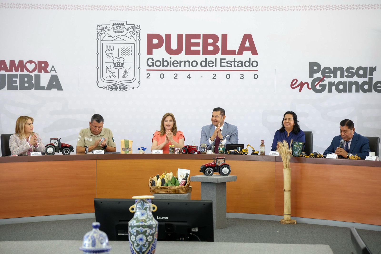 En Puebla, mega obras con humanismo acaban con mega saqueos: Armenta