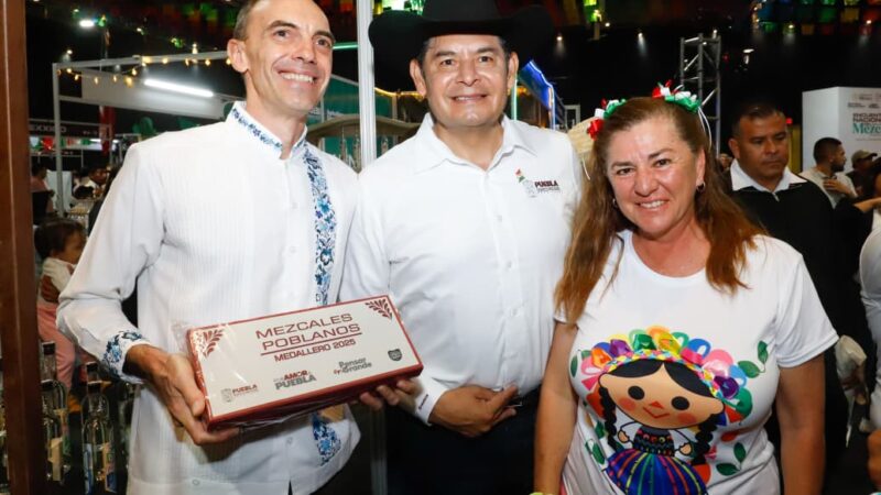 Marcas de Mezcal premiadas en el Encuentro Nacional que se realiza en Puebla