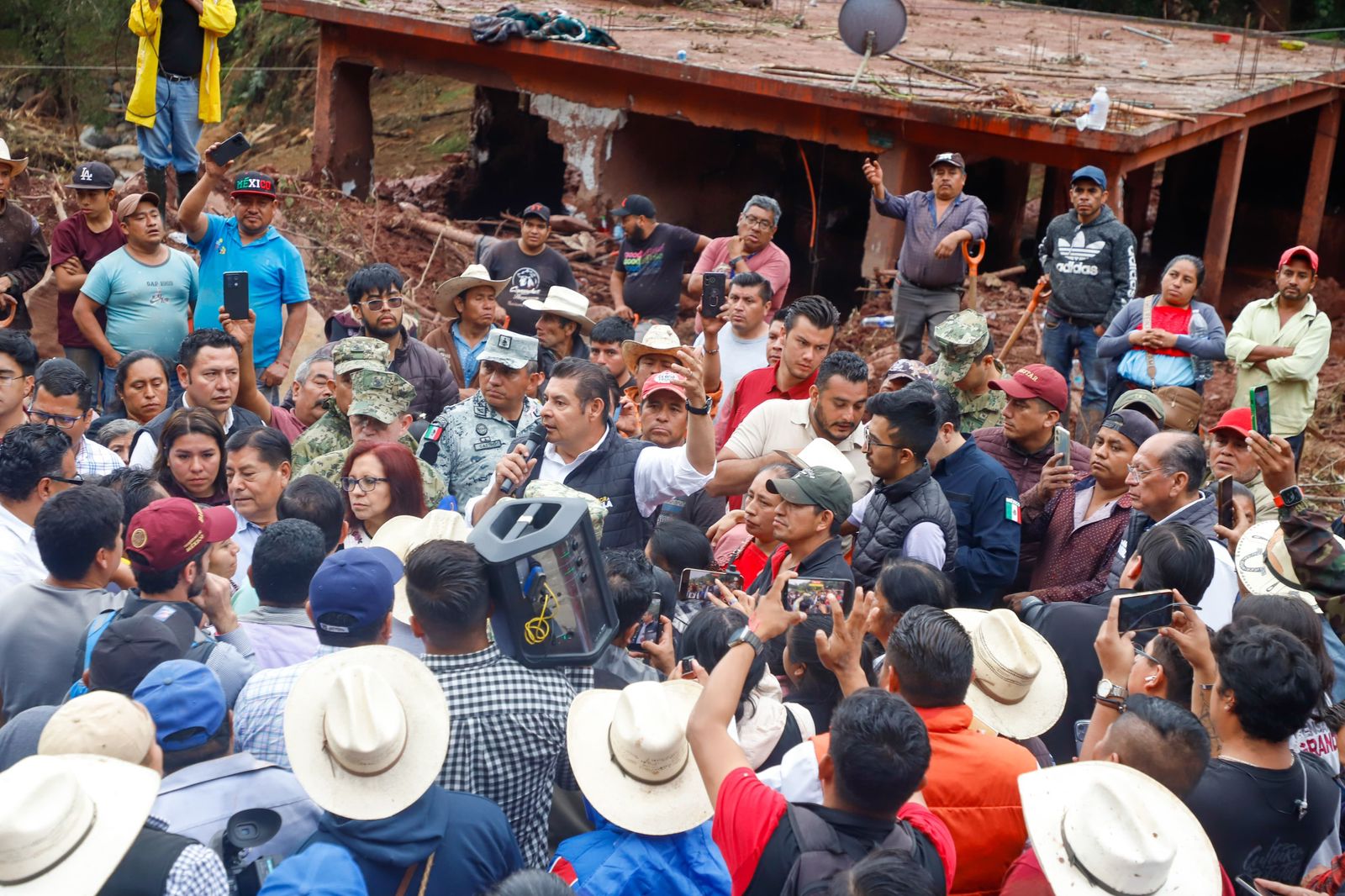 “Trabajamos para reponer su patrimonio, restablecer la salud , los accesos y Proteger su vida”: Armenta