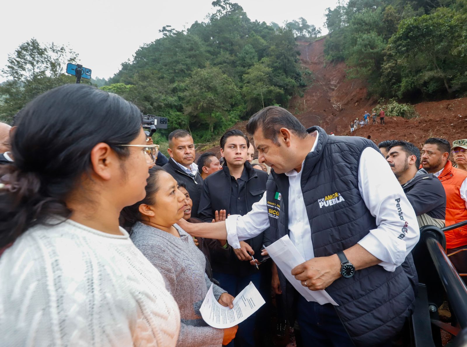 Reubicarán 900 viviendas en Sierra Norte por lluvias: Armenta
