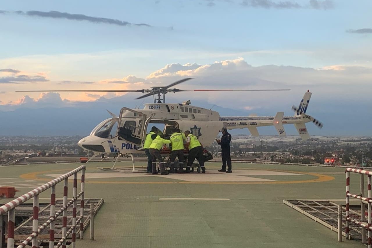 Realizan traslado aéreo interhospitalario desde Acatlán de Osorio a Puebla Capital