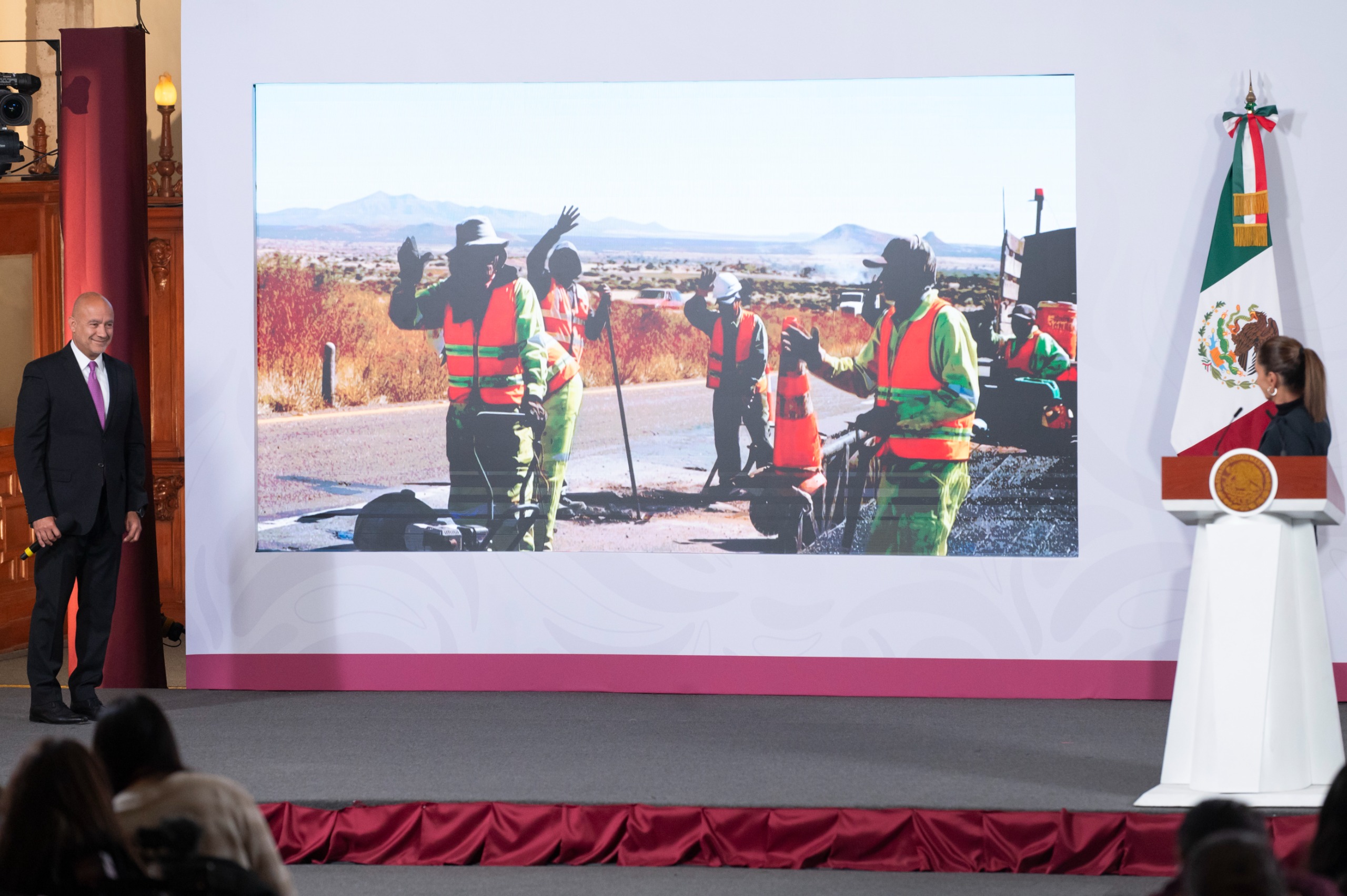 Programa nacional de conservación de carreteras y bachetón tendrán una inversión de 50 mil MDP: Presidenta Claudia Sheinbaum