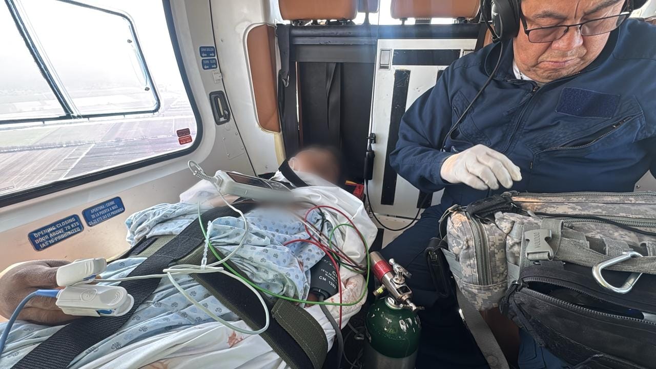 Con ambulancia aérea, agilizan atención médica a menor en Puebla