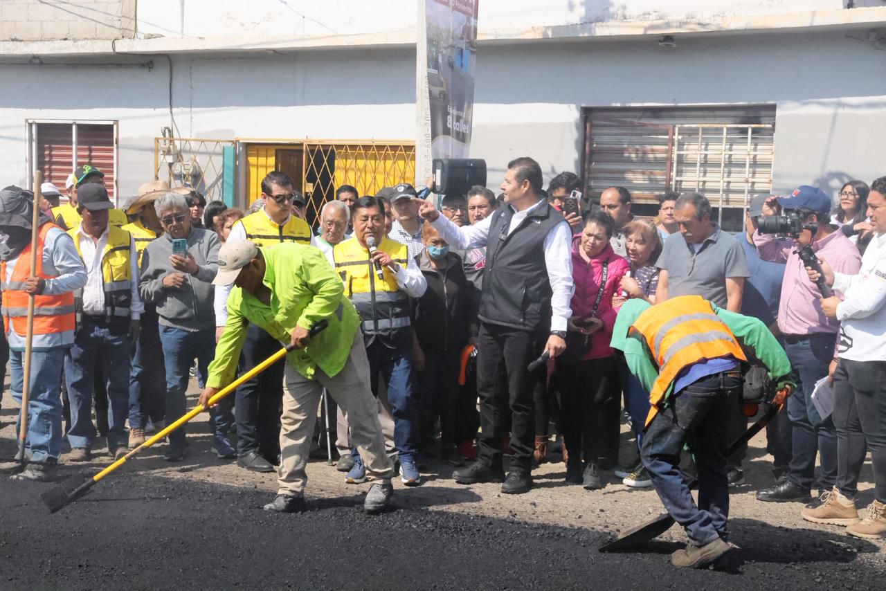 Tras 30 años de abandono, gobierno estatal pavimenta 105 calles al norte de Puebla Capital