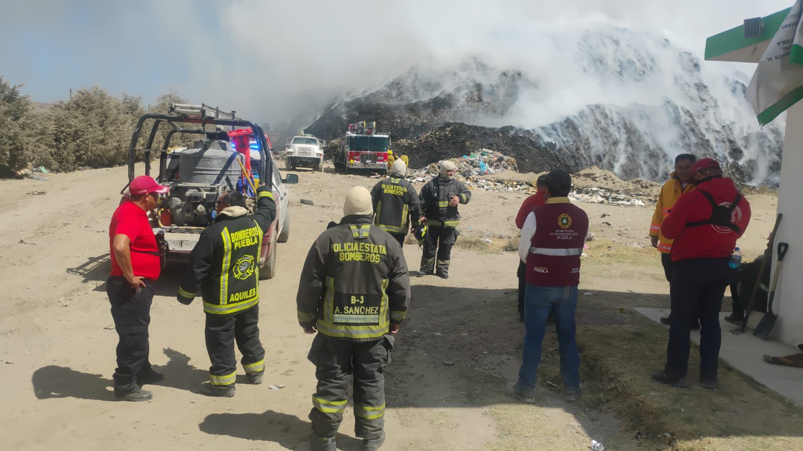 Incendio en relleno sanitario de San José Chiapa registra 70% de control