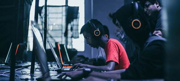 Músicos, cineastas, escritores y otros artistas perderán hasta un 24% de sus ingresos por la IA en 2028