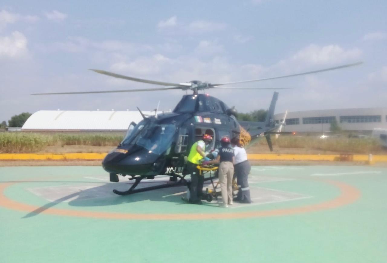 Traslado aéreo de una mujer con embarazo gemelar desde Cuetzalan