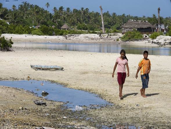 ONU/Eskinder Debebe   En Kiribati, el cambio climático está teniendo un impacto severo en la nación. Por qué es importante el estrecho de Ormuz