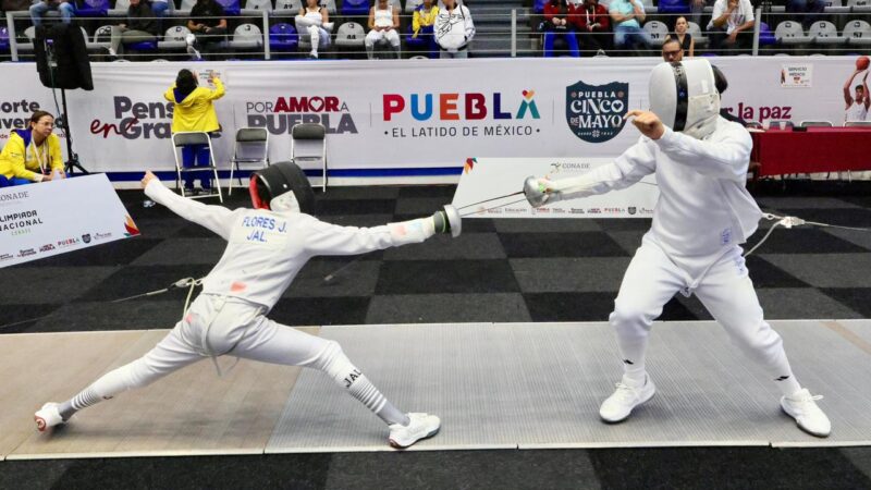 Talento poblano destaca en jornada de esgrima en Olimpiada CONADE 2026