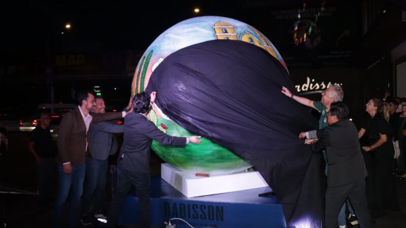 Develan balón mundialista en el Hotel Radisson Puebla