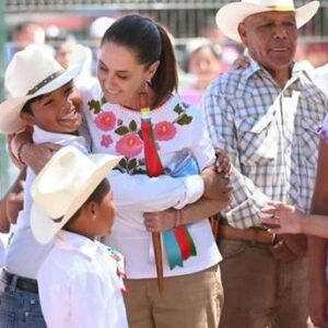 Presidenta firma decreto por el cual suman 45 mil 794 ha restituidas al pueblo Yaqui, inaugura comedor y anuncia plan de agricultura y pesca