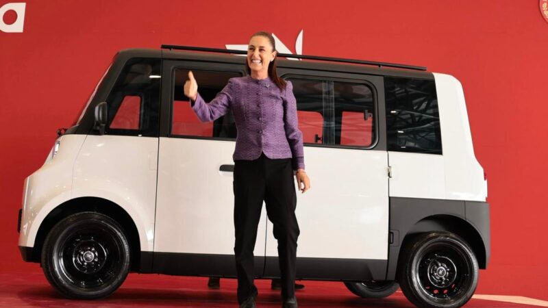 Presidenta Claudia Sheinbaum presenta el vehículo eléctrico Olinia 1