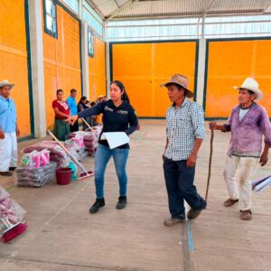 Protección Civil entrega apoyos a afectados por intensa lluvia en Huehuetla