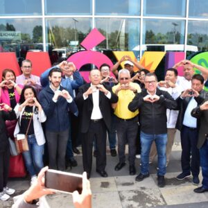 Llegan a Puebla los primeros pasajeros del vuelo directo desde Newark