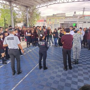 Estudiantes conocen sobre acciones preventivas de seguridad con personal de la Guardia Nacional