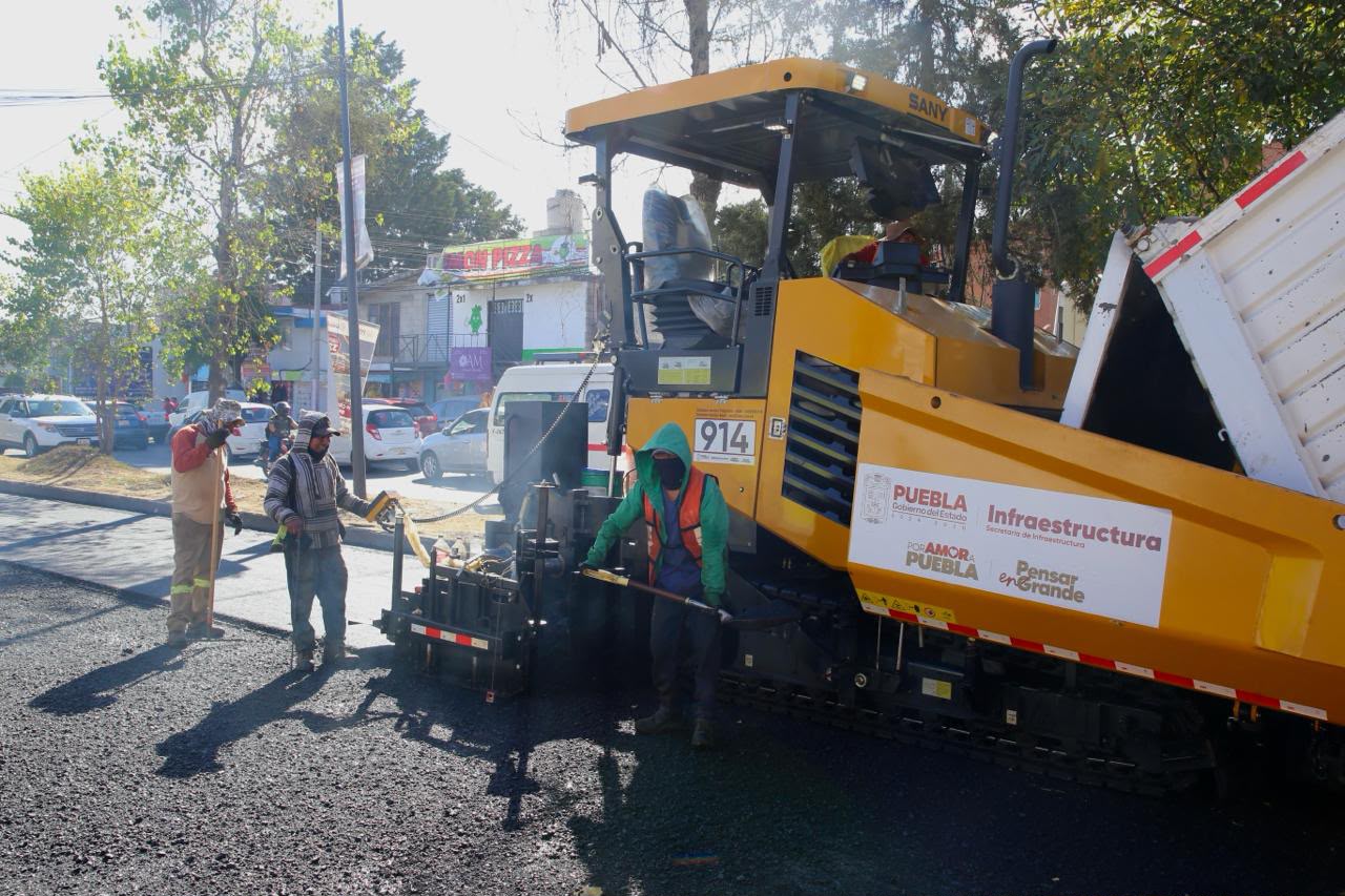 Presidenta Sheinbaum destaca estrategia de Armenta Mier para pavimentación con maquinaria propia