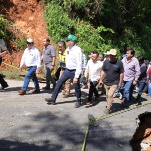 Gobierno de Puebla despliega maquinaria y apoyos sociales para atender emergencia en la Sierra Negra