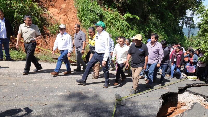 Gobierno de Puebla despliega maquinaria y apoyos sociales para atender emergencia en la Sierra Negra