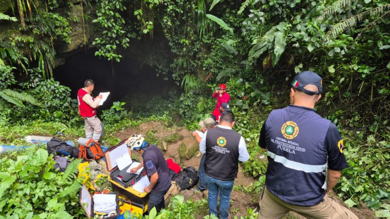 Continúan tareas de búsqueda y rescate en gruta de Cuetzalan: Protección Civil