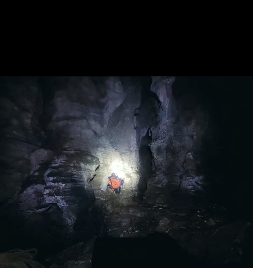 Protección Civil refuerza labores de rescate de familia atrapada en gruta de Cuetzalan