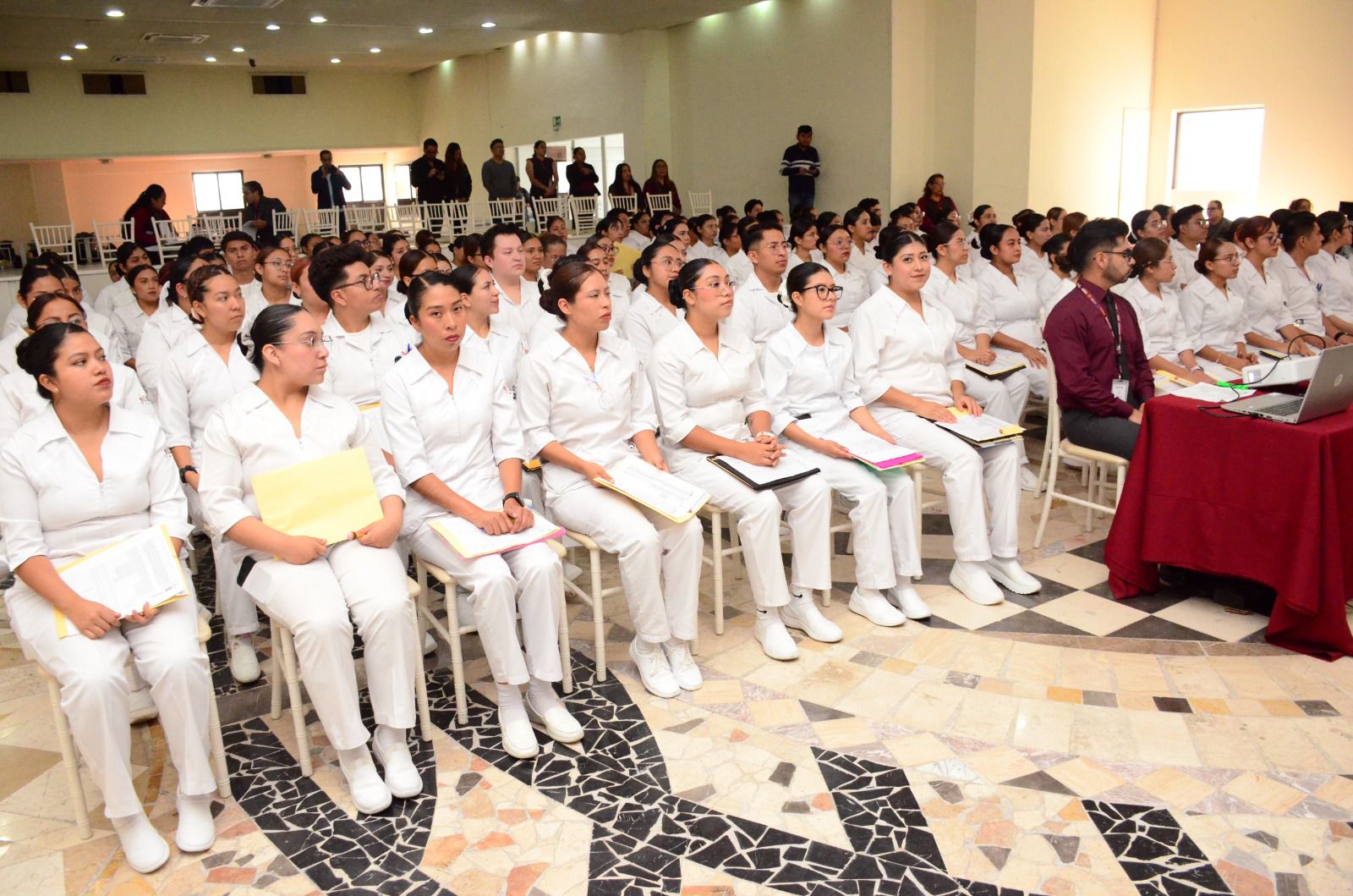 USEP refuerza presencia en el sistema de salud con servicio social