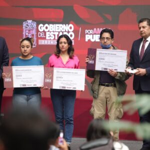 Gobierno de Puebla apoya a 36 damnificados por lluvias