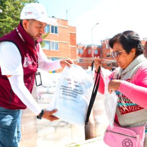 Amplía SEDIF entrega de canastas alimentarias a familias en Puebla Capital
