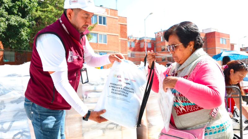 Amplía SEDIF entrega de canastas alimentarias a familias en Puebla Capital