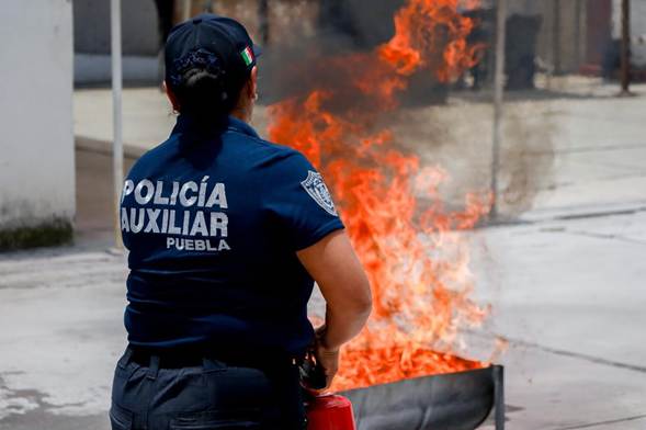Bomberos y Policía Auxiliar realizan jornada de capacitación en atención a emergencias