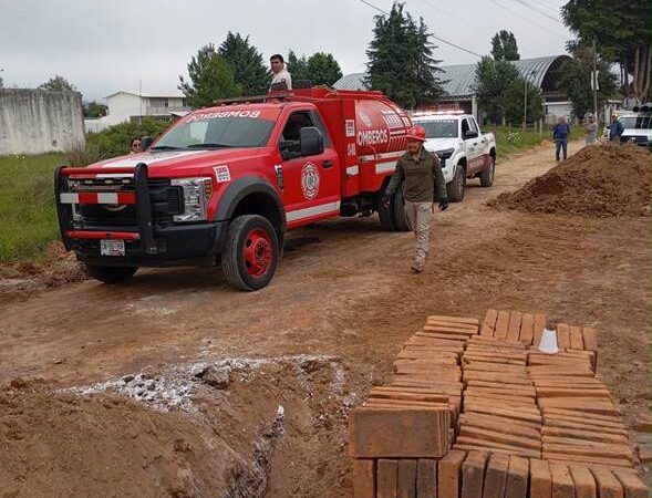 Protección Civil rescata a trabajadores tras derrumbe en Zacatlán