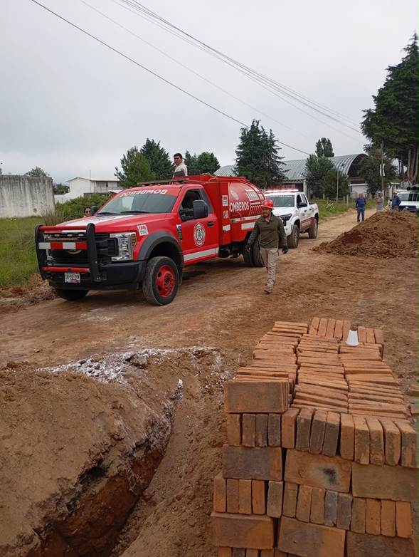 Protección Civil rescata a trabajadores tras derrumbe en Zacatlán