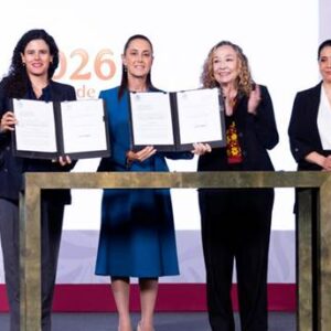 Presidenta firma y envía iniciativa de Ley General para prevenir, investigar, sancionar y reparar el daño por el delito de feminicidio