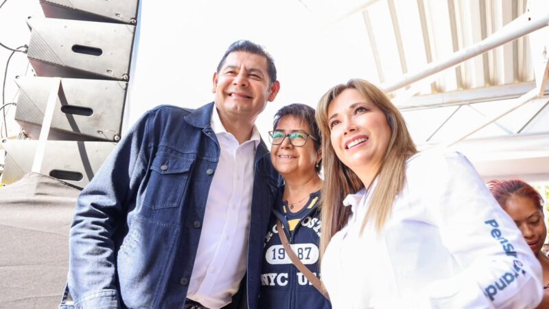 Con amor el SEDIF Puebla lleva salud, apoyos y bienestar a las familias