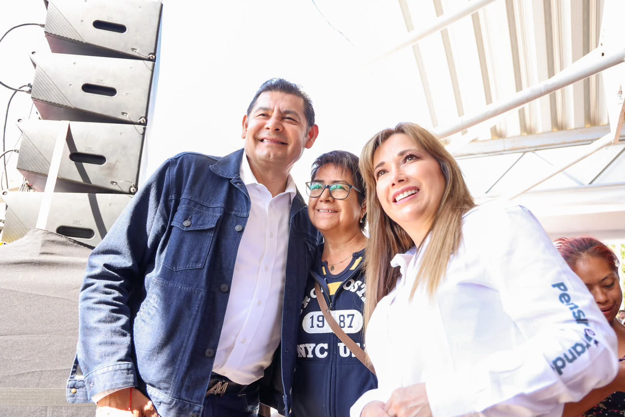 Con amor el SEDIF Puebla lleva salud, apoyos y bienestar a las familias