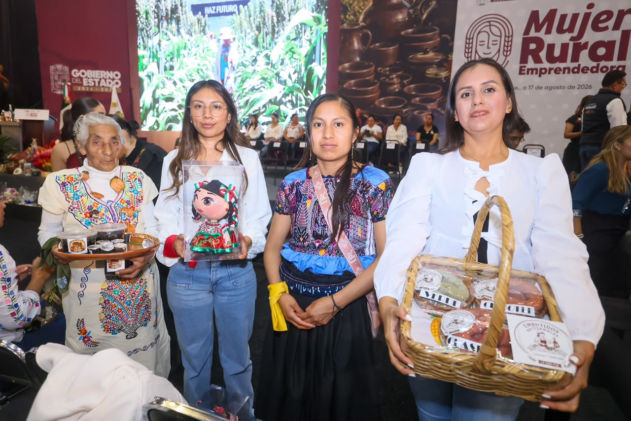 Mujeres rurales reciben apoyos sin precedentes y transforman con su talento la economía poblana