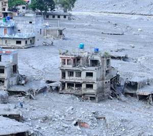 Inundaciones en Nepal reportan más de 900 muertos