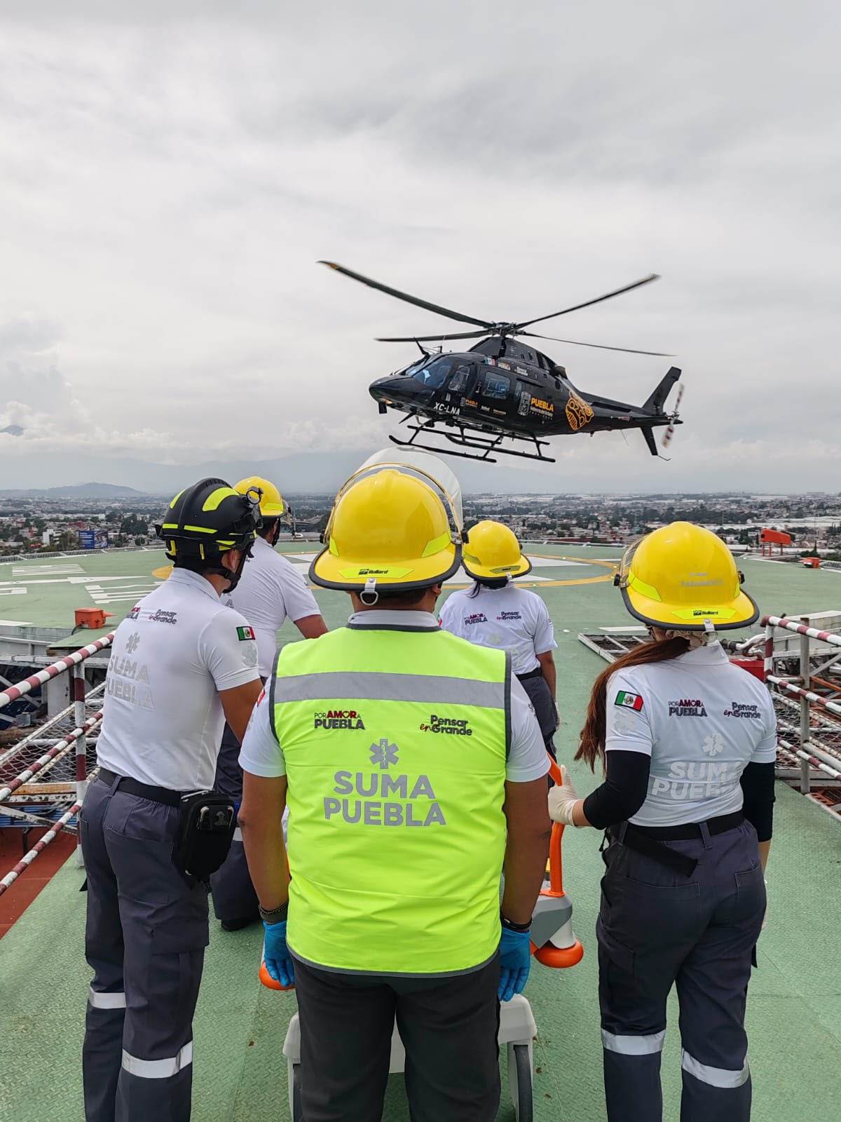 Brinda atención oportuna con traslado aeromédico desde Cuetzalan