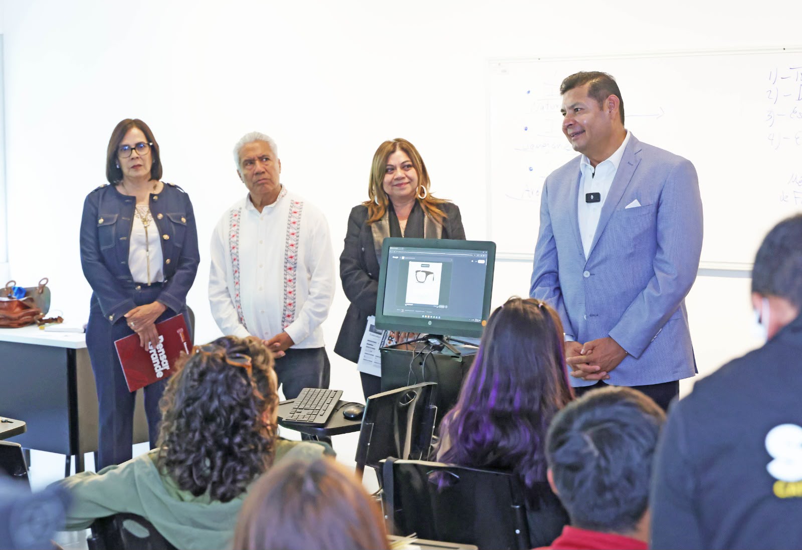 UNICREA amplía oportunidades de formación profesional y acceso a la cultura para jóvenes