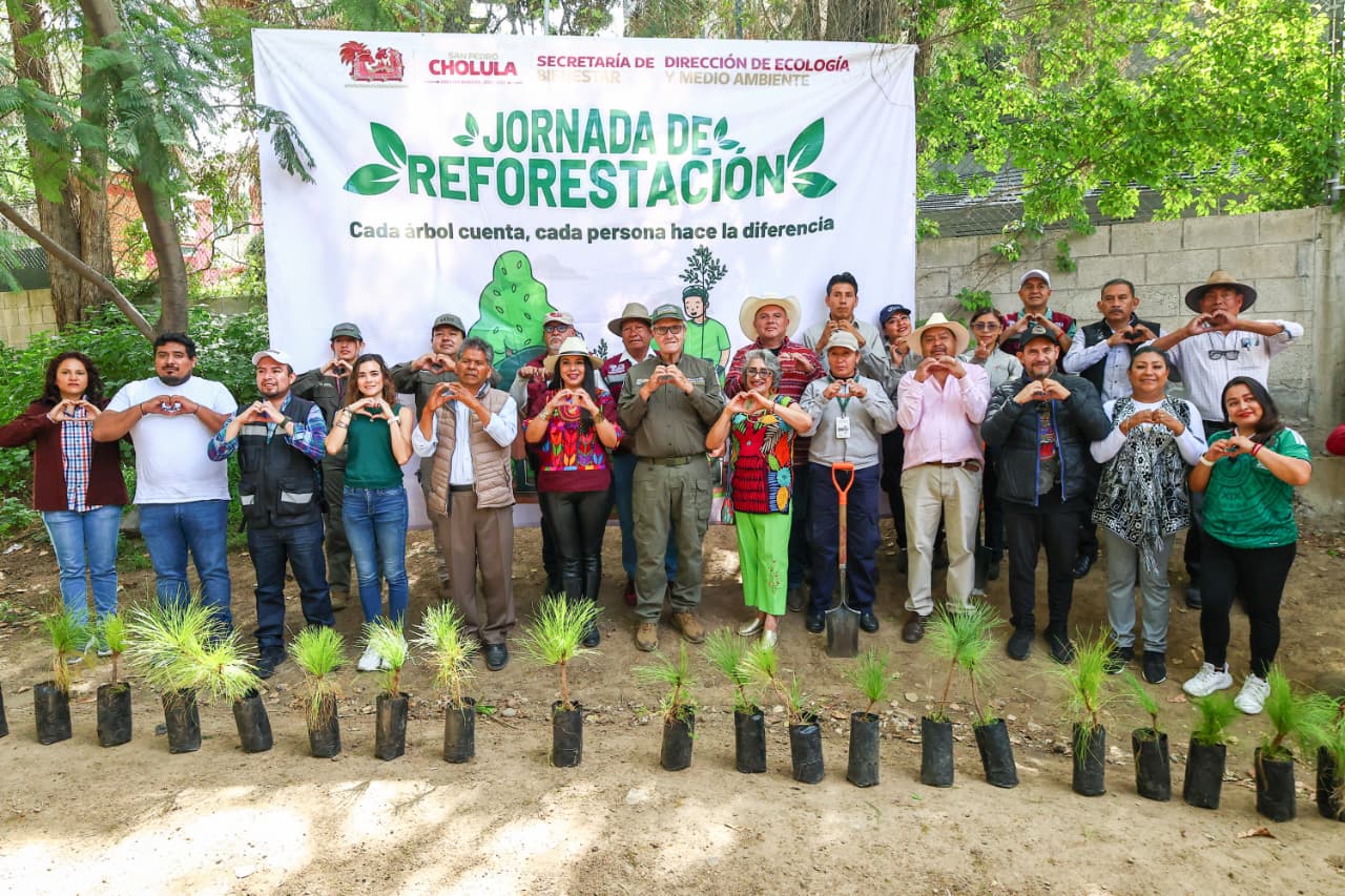 Realizan jornada de reforestación en el Cerro Zapotecas, en San Pedro Cholula