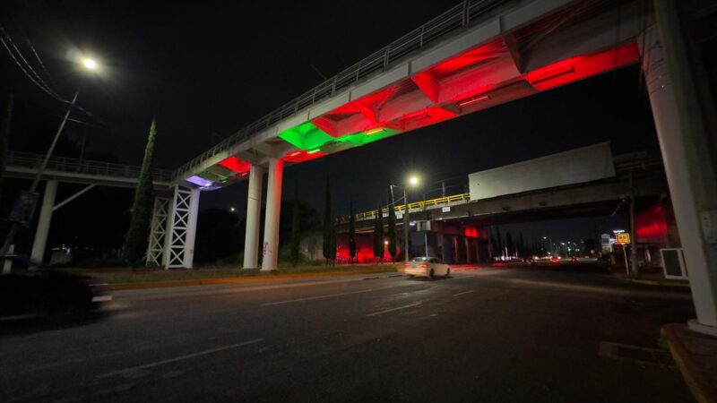 Para darle color patrio Infraestructura coloca iluminación en 19 bajo puentes