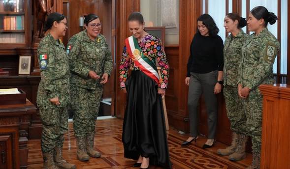 El vestido que portó la presidenta Claudia Sheinbaum Pardo fue bordado por artesanas muxes del Istmo de Tehuantepec, Oaxaca