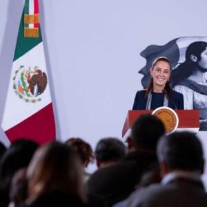 A partir del 3 de noviembre entra en vigor regulación del uso de celulares en escuelas: Presidenta Claudia Sheinbaum