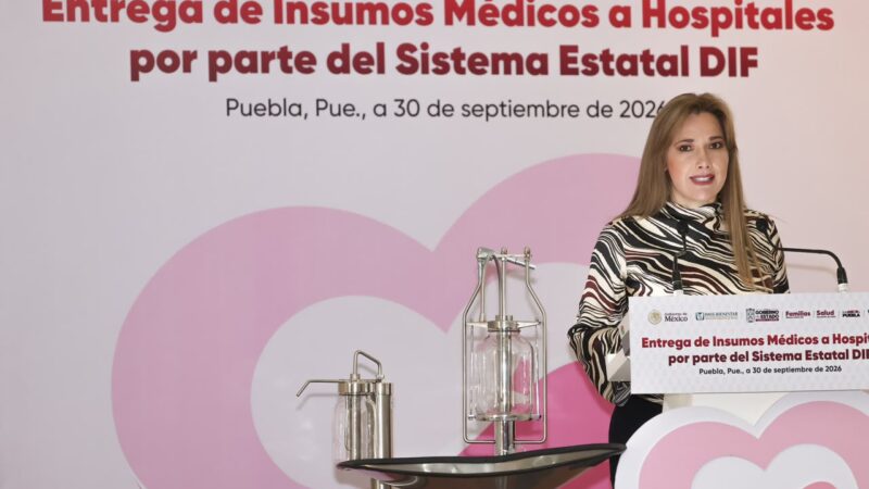Ceci Arellano entrega equipo médico a cinco hospitales mediante obra comunitaria