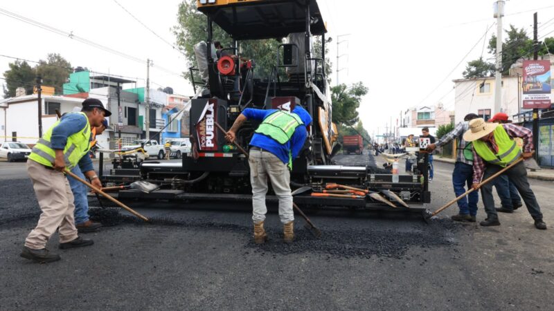 Gobierno de Puebla transforma vialidades con apoyo de PEMEX y trenes de pavimento