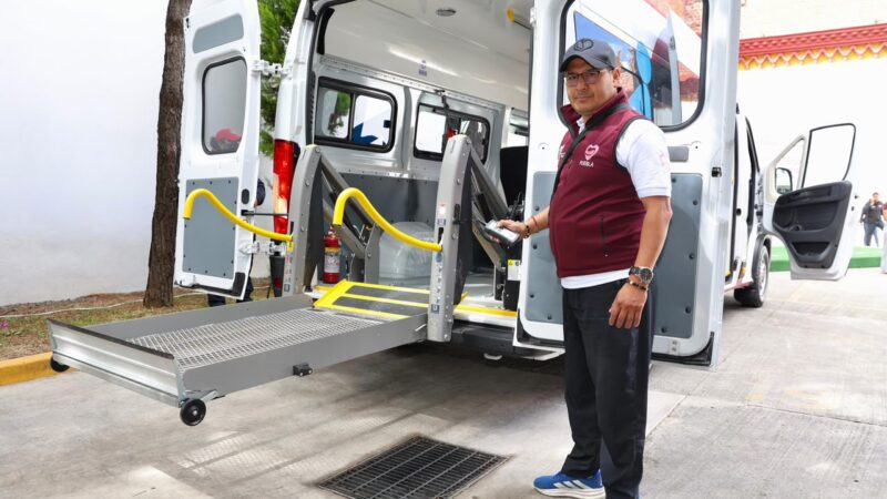 Con donación del SNDIF, Ceci Arellano y SEDIF entregan cuatro unidades adaptadas